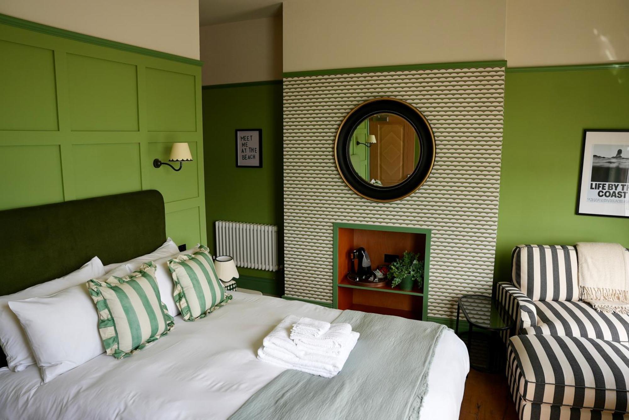 The London & Paris Hotel Фолкстон Екстериор снимка